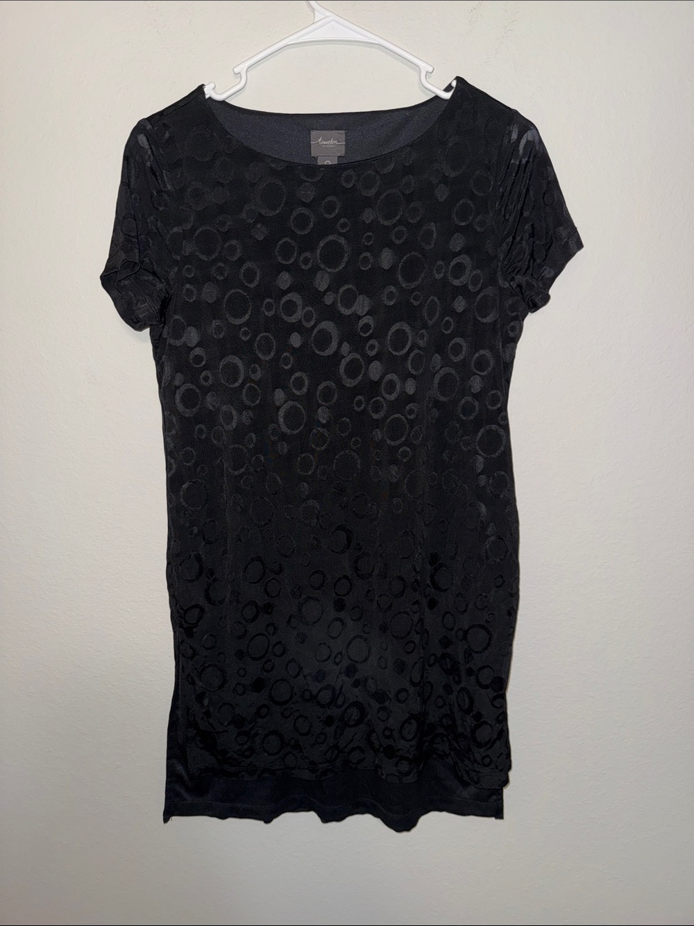 Black Short-Sleeve Top with Subtle Circle Texture - Women's Small
